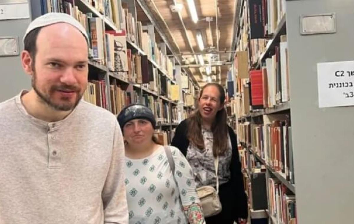 עובדי ספריית בר אילן עם מוגבלות שכלית