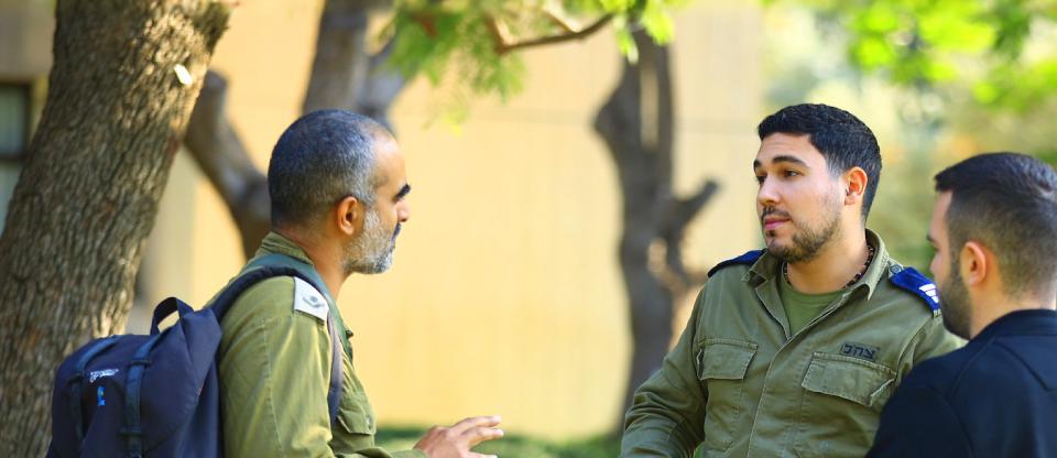 אפוד אקדמי