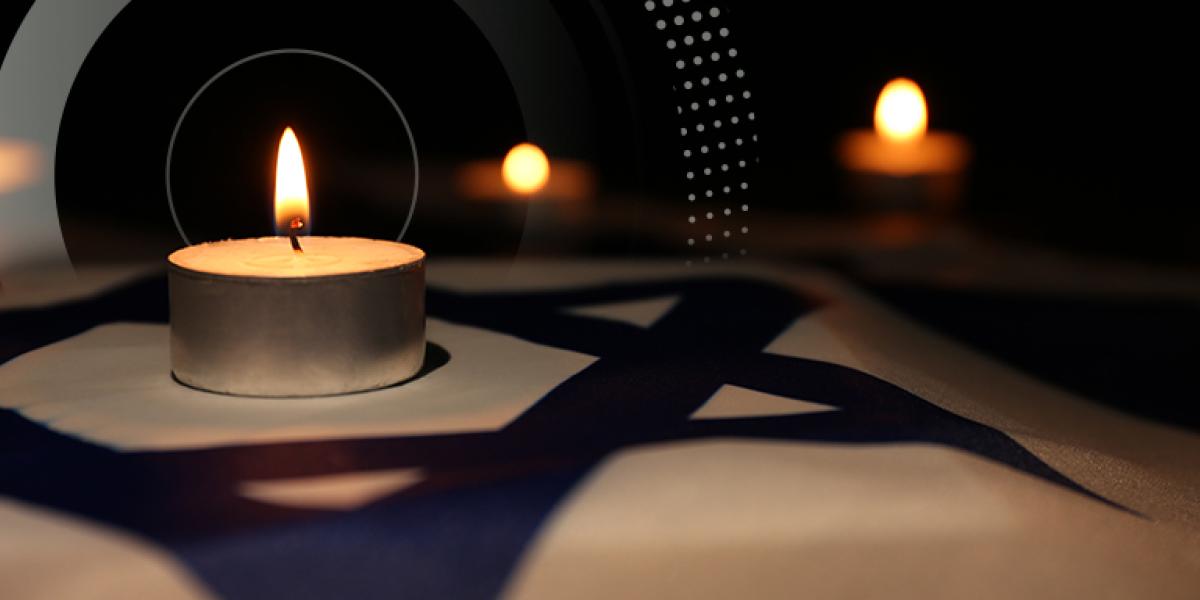 נר זיכרון מונח על דגל ישראל